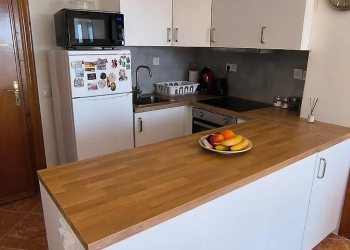 La Roca-mediterraneo Views, 8th Floor-new Kitchen- Pool- Parking-air Conditioning, Ceiling Fans & Free Wifi Torremolinos