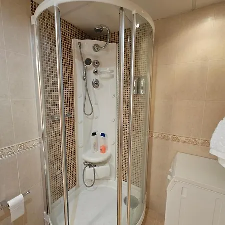 Apartamento La Roca-mediterráneo Views, 8th Floor-new Kitchen- Pool- Parking-air Conditioning, Ceiling Fans&free Wifi *