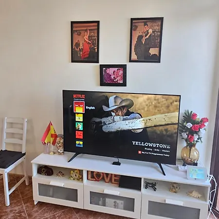 La Roca-mediterráneo Views, 8th Floor-new Kitchen- Pool- Parking-air Conditioning, Ceiling Fans&free Wifi Torremolinos