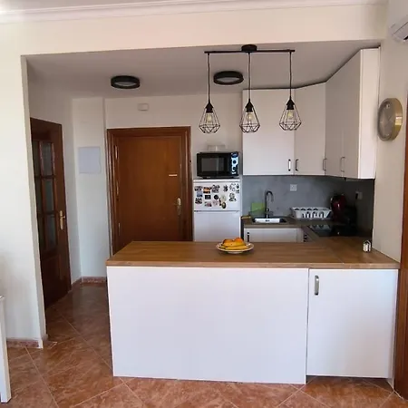 La Roca-mediterraneo Views, 8th Floor-new Kitchen- Pool- Parking-air Conditioning, Ceiling Fans & Free Wifi * Torremolinos