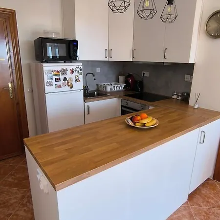 La Roca-mediterraneo Views, 8th Floor-new Kitchen- Pool- Parking-air Conditioning, Ceiling Fans & Free Wifi Torremolinos