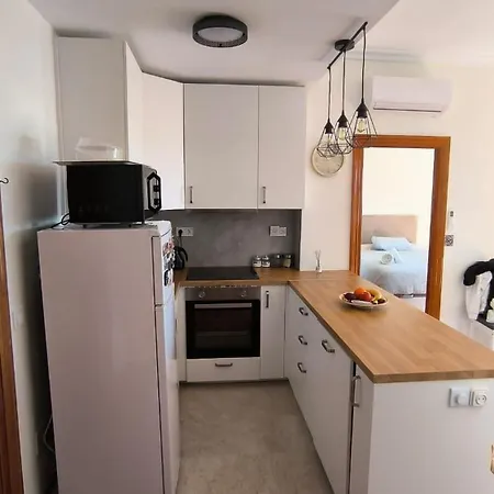 Daire La Roca-mediterraneo Views, 8th Floor-new Kitchen- Pool- Parking-air Conditioning, Ceiling Fans & Free Wifi *