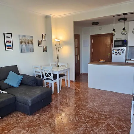 La Roca-mediterraneo Views, 8th Floor-new Kitchen- Pool- Parking-air Conditioning, Ceiling Fans & Free Wifi * Torremolinos