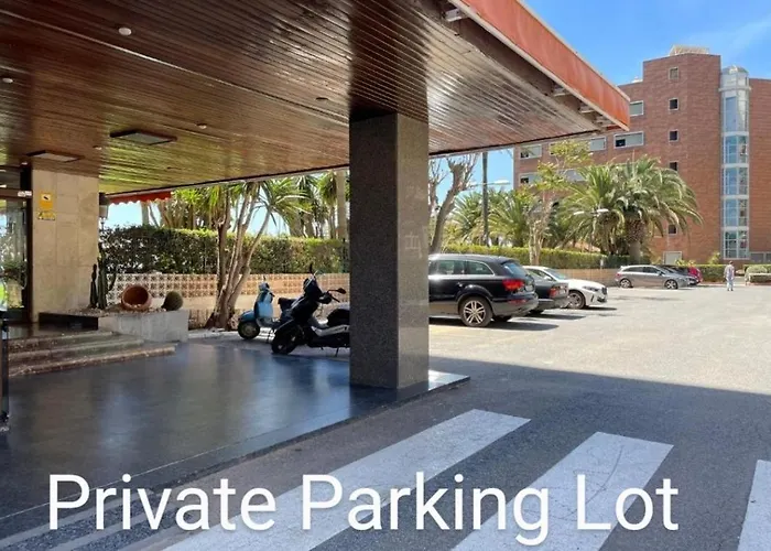 La Roca-mediterraneo Views, 8th Floor-new Kitchen- Pool- Parking-air Conditioning, Ceiling Fans & Free Wifi *