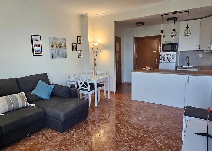 La Roca-mediterraneo Views, 8th Floor-new Kitchen- Pool- Parking-air Conditioning, Ceiling Fans & Free Wifi * Торремолинос