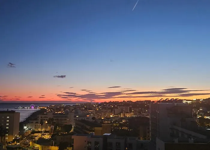 La Roca-mediterraneo Views, 8th Floor-new Kitchen- Pool- Parking-air Conditioning, Ceiling Fans & Free Wifi