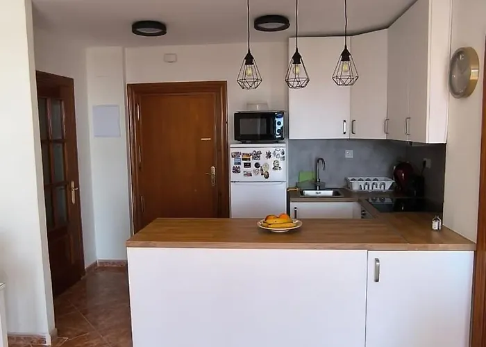 La Roca-mediterraneo Views, 8th Floor-new Kitchen- Pool- Parking-air Conditioning, Ceiling Fans & Free Wifi * Torremolinos